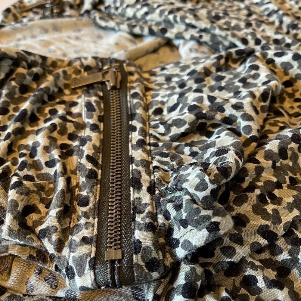 Michael Michael Kors animal print scoop neck top with shoulder zipper si… - Picture 6 of 10